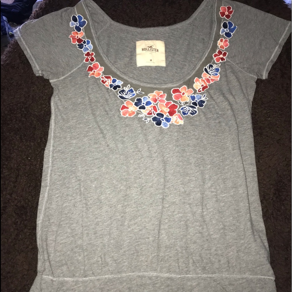 🌻🌸Hollister super cute embroidered top🌺🌼